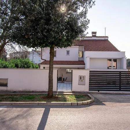 Villa Luxury In *